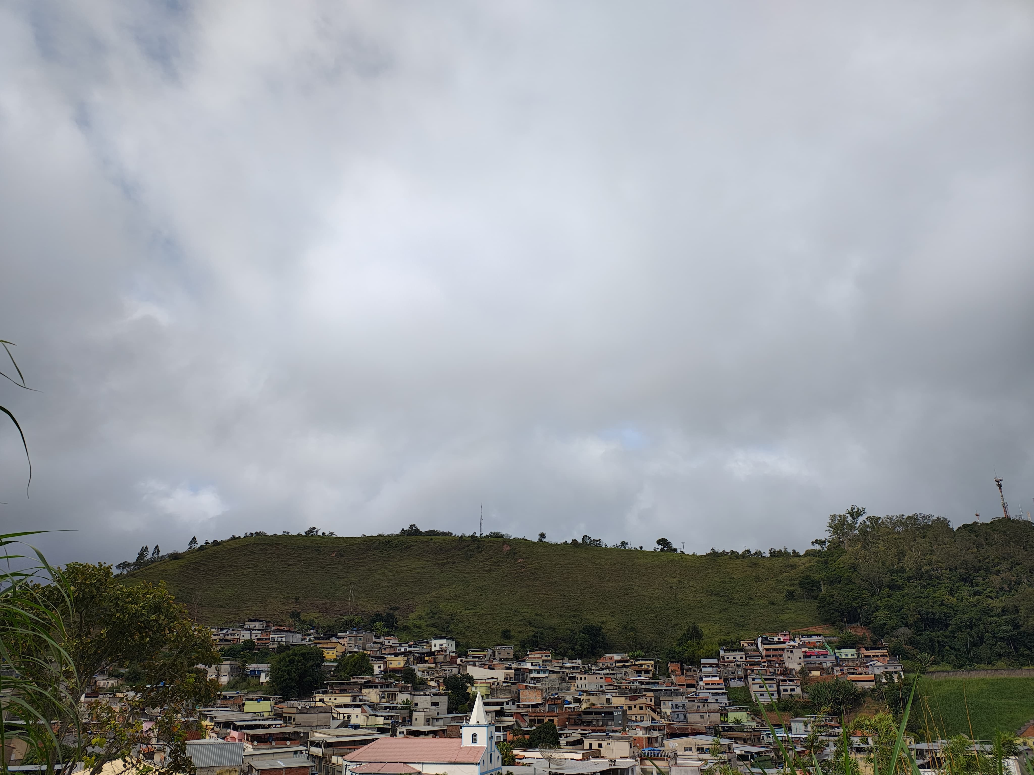 Frio permanece durante o final de semana com mínima de até 12°C em Santos Dumont